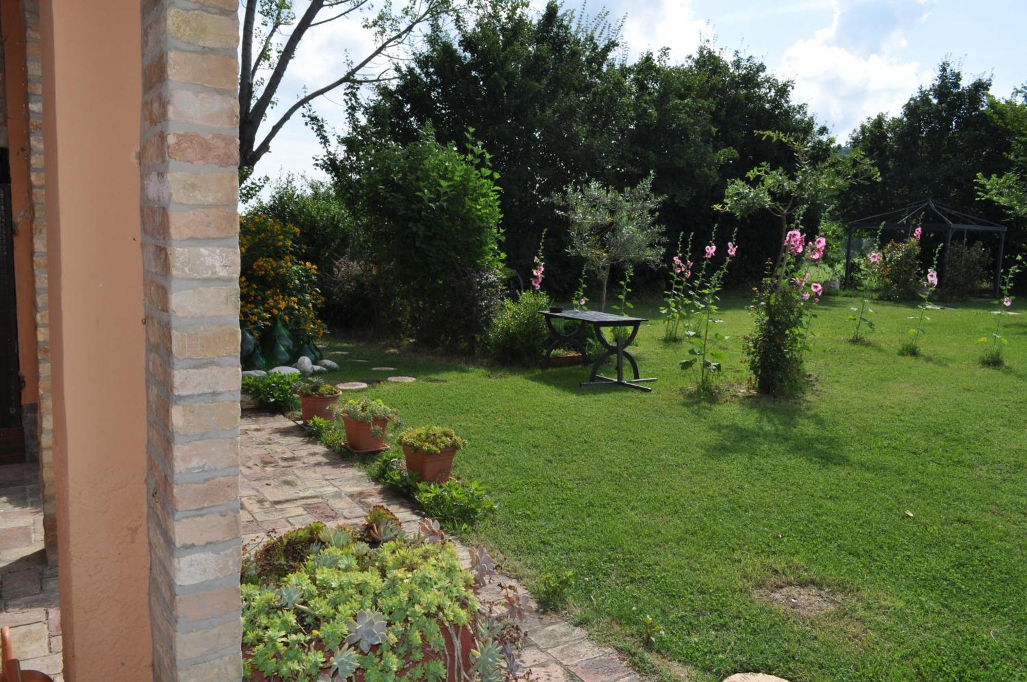 Agriturismo Isola Dei Calanchi - Guest House Atri Exterior photo